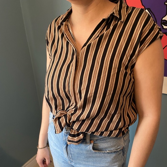 Sleeve less Blouse - Picture 1 of 8